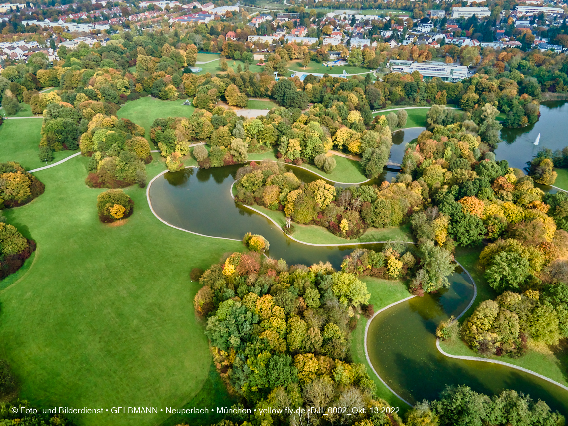 13.10.2022 - Der Ostpark mit See und Biergarten in Neuperlach